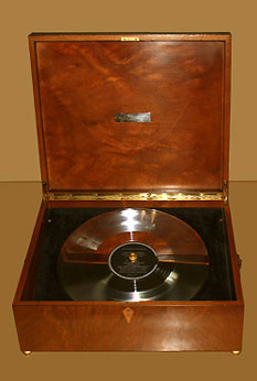 Special limited edition wooden box with Georges Enesco's Romanian Rhapsodies performed by the composer